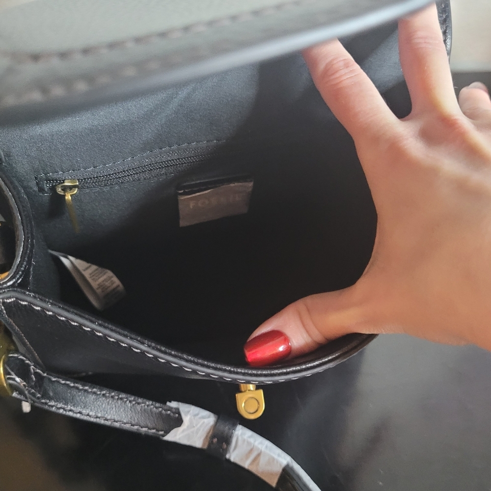 Fossil Black Leather Crossbody Bag with Gold Hardware - Picture 9 of 12